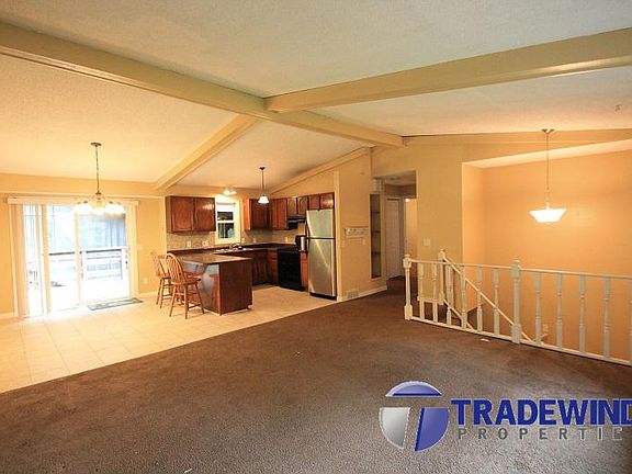 4th image of 729 Kimball St NE
