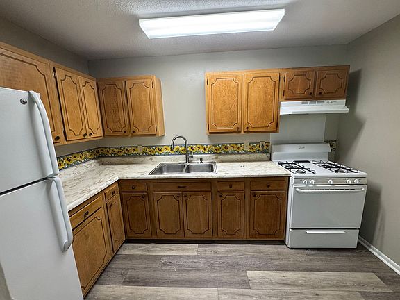 3rd image of 382 River St #3C