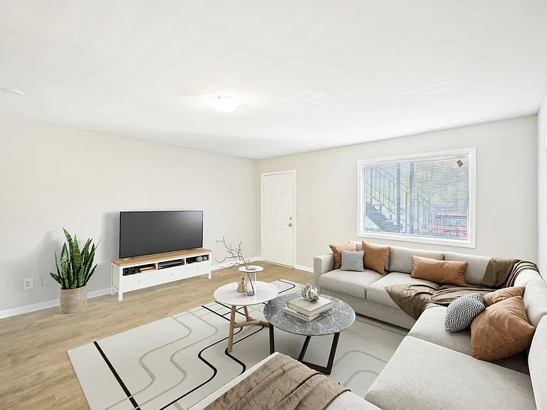 Amber Grove Apartments — Photo 3