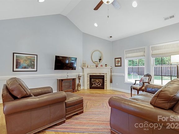 2nd image of 4789 Meadow Lark Ln