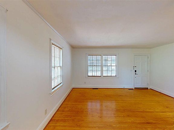 5th image of 310 Chester Ave