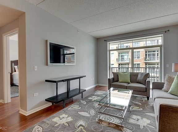 3rd image of 656 Pearson St #509