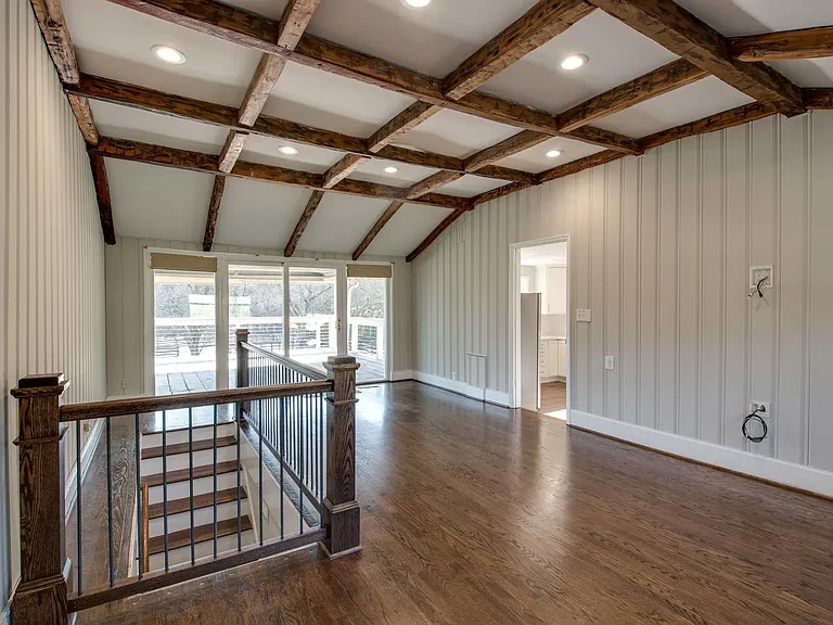 6398 Temple Rd — Photo 14