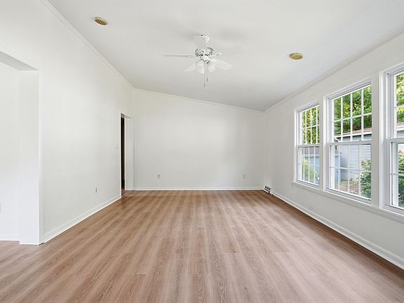 4th image of 6 Evergreen Cir