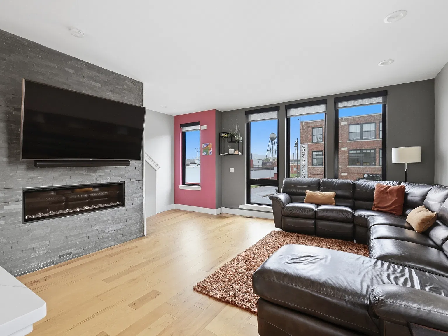 2 bed, 2.5 bath, 1600 sqft, $4,200 — Photo 3