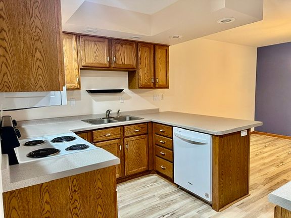 5th image of 636 26th St