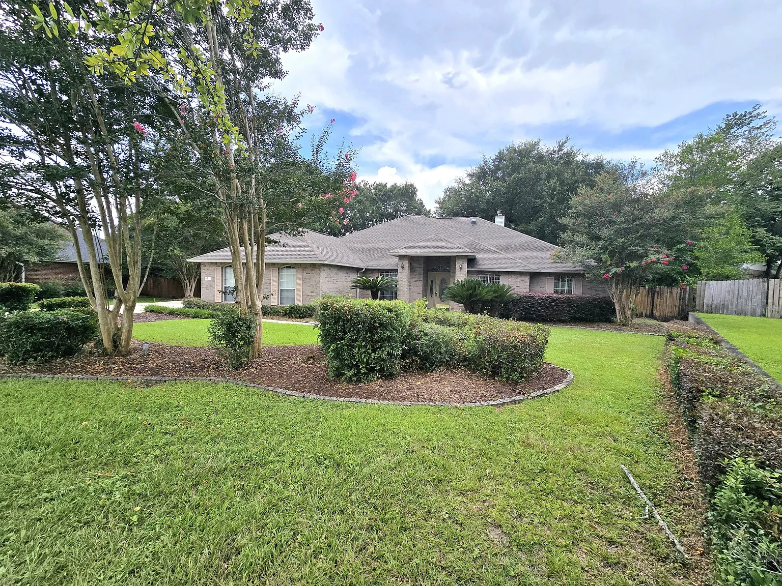 4 bed, 2749 sqft, $2,450 — Photo 4