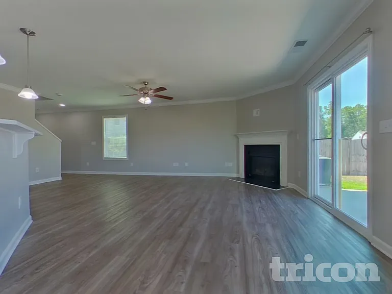 313 Fairford Rd — Photo 4