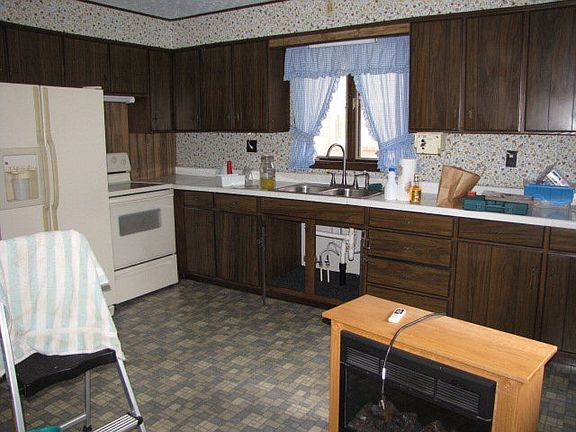 3rd image of 242 W Main St