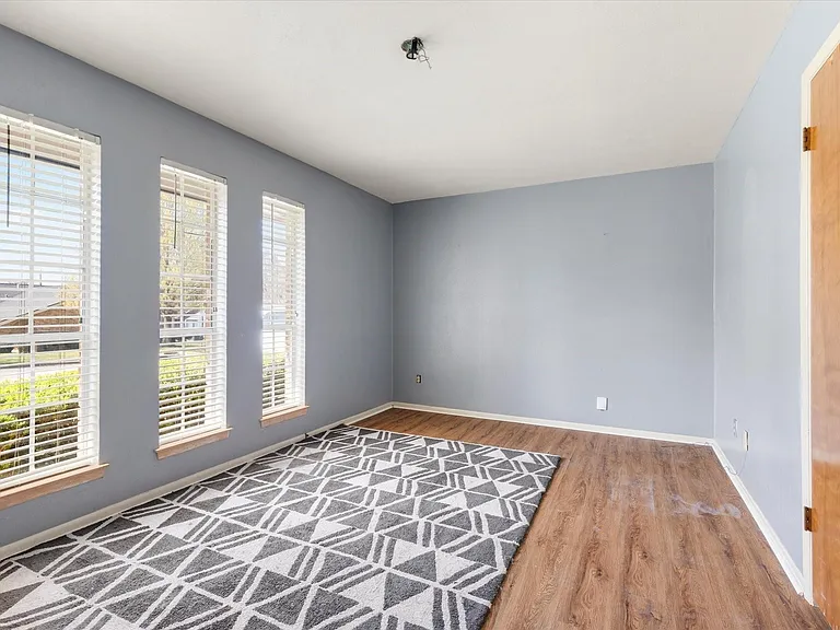 1905 Alamo Dr — Photo 19