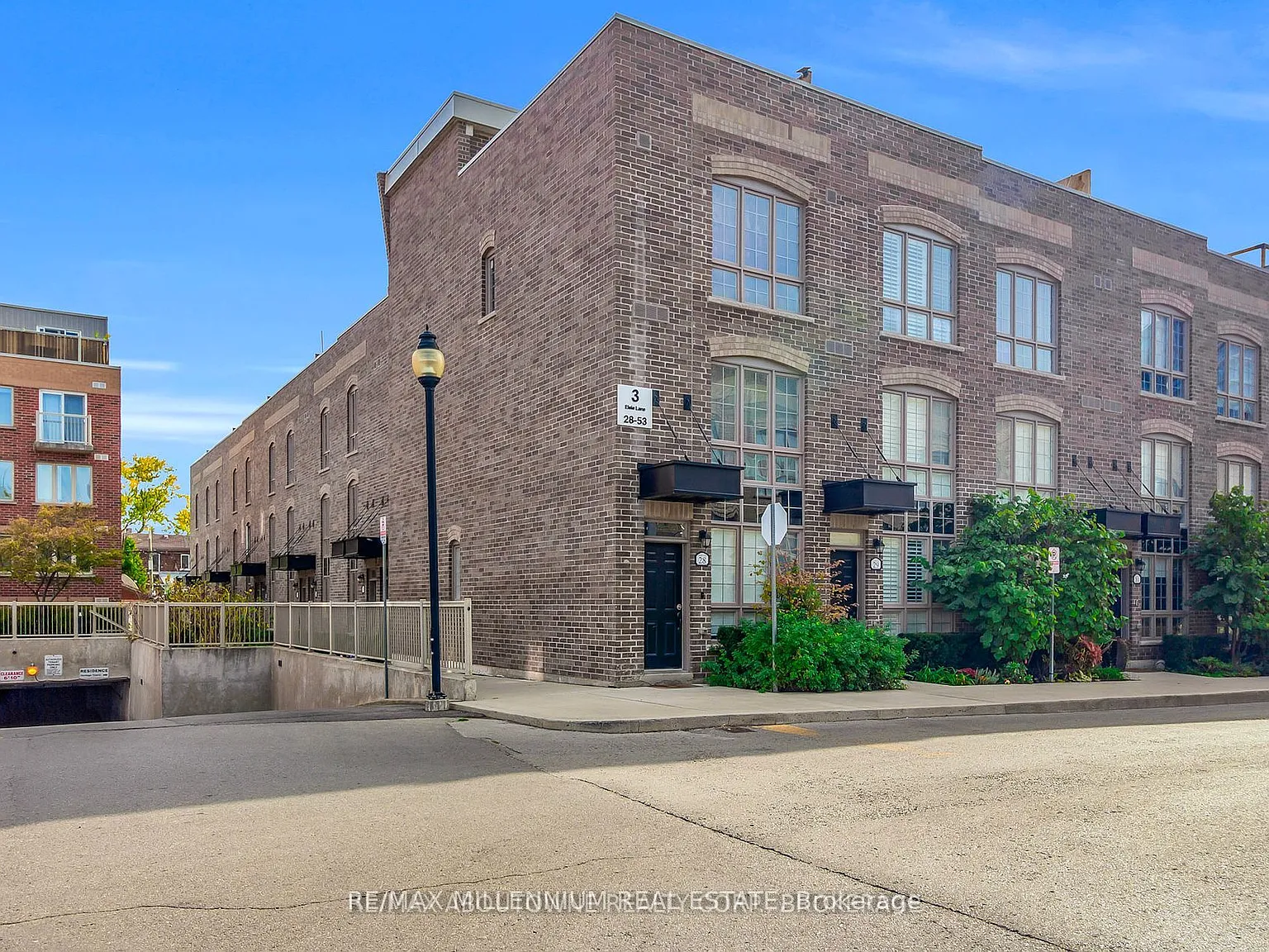 4 bed, $4,200 — Photo 1