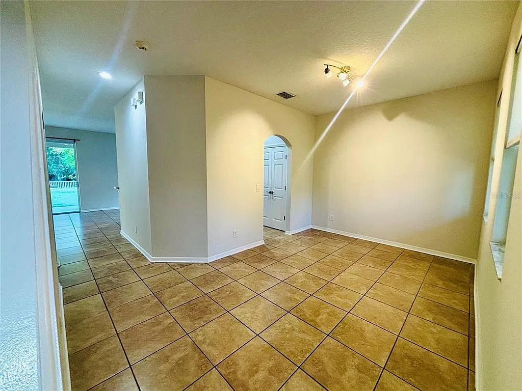5 bed, 3.5 bath, 2508 sqft, $3,400 — Photo 4