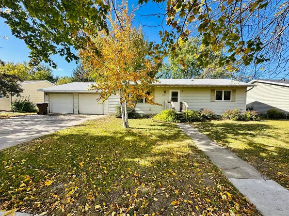 2289 Hawaii Ave SW, Huron, SD 57350