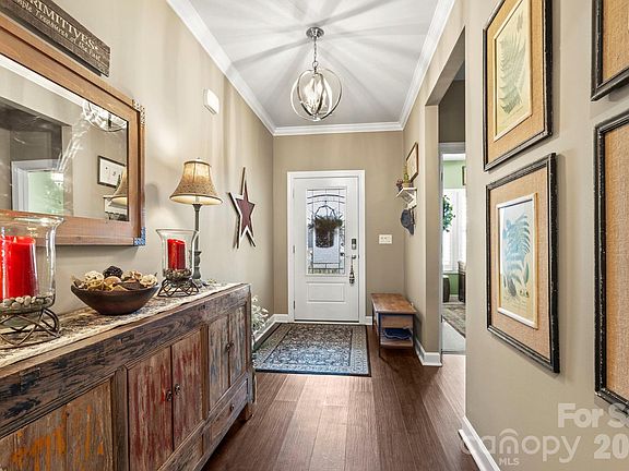 3rd image of 2024 Hyacinth Ct
