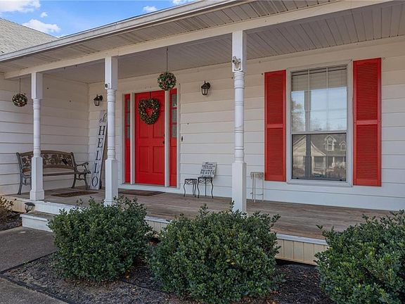 3rd image of 300 Jeremys Straight