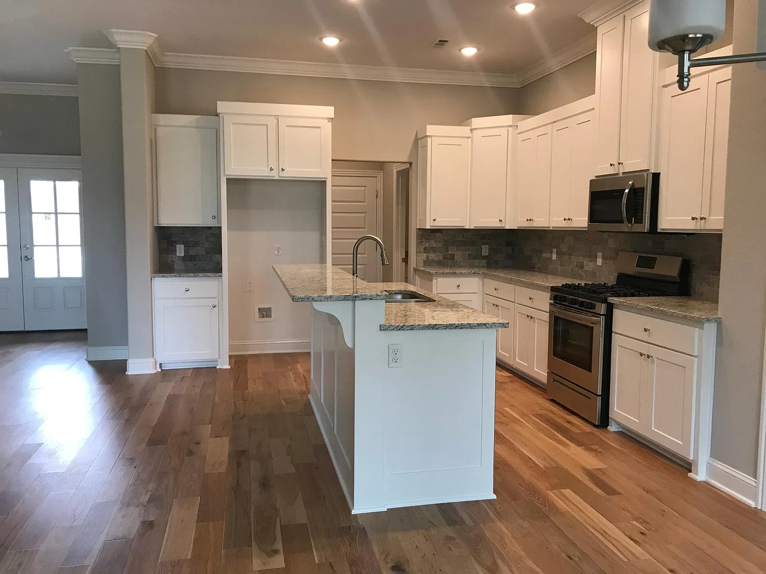 4 bed, 2062 sqft, $2,250 — Photo 2