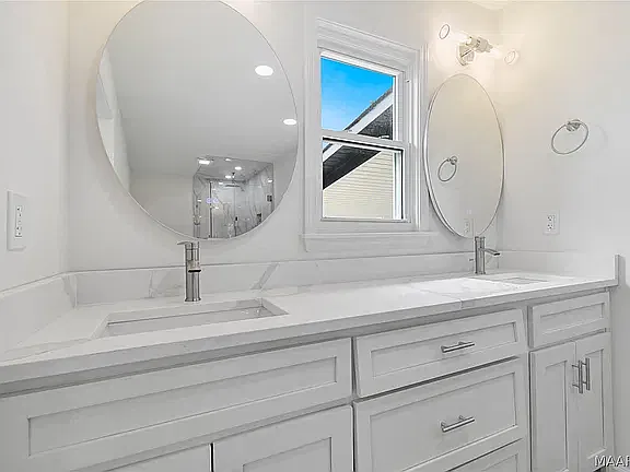 3 bed, 2400 sqft, $1,950 — Photo 3