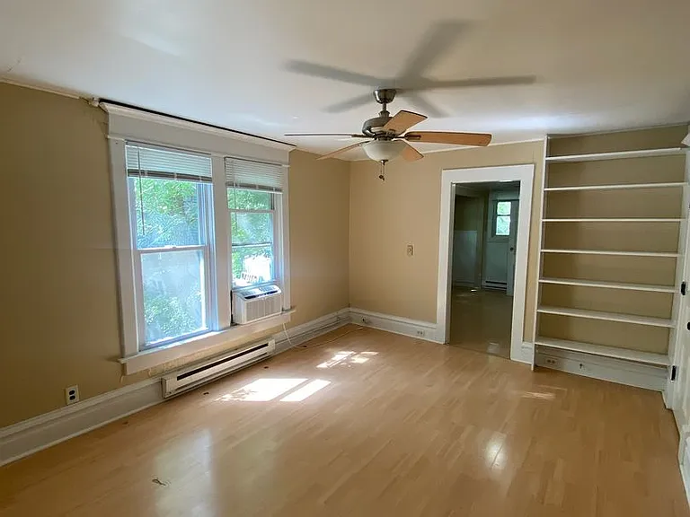 501 S Elm St — Photo 4