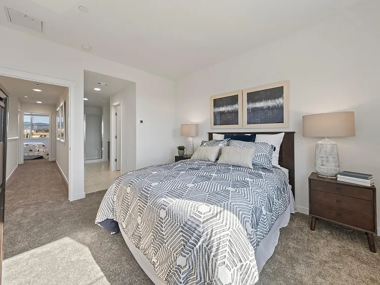 Estaire Luxury Townhomes — Photo 9