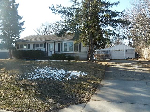 1st image of 216 Bellwood Ave E