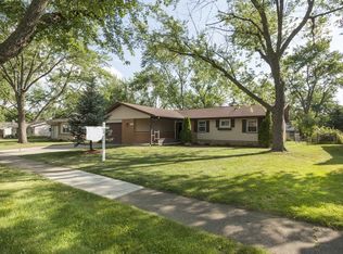 556 Middlebury Ln, Elk Grove Village, IL 60007