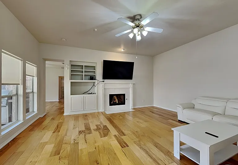 1716 Alpine Dr — Photo 3