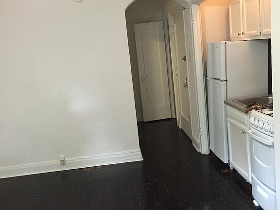 2nd image of 640 W Briar Pl APT 203