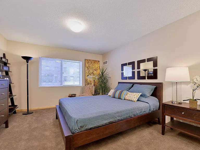 The Metro Apartments — Photo 7