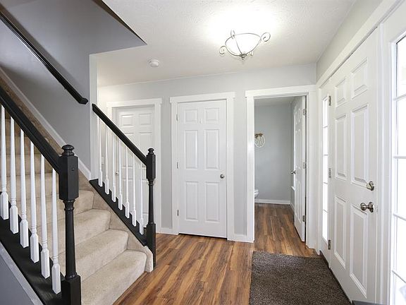 3rd image of 4035 Meadowood Dr