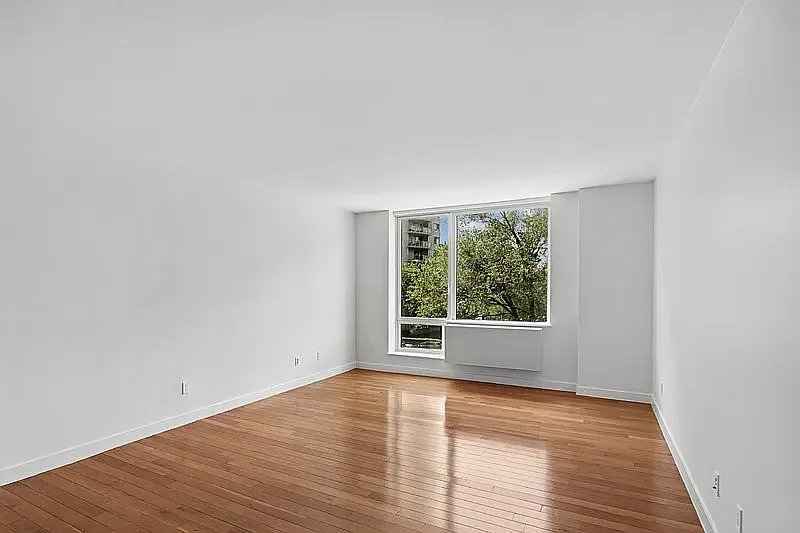 3260 Henry Hudson Parkway — Photo 1