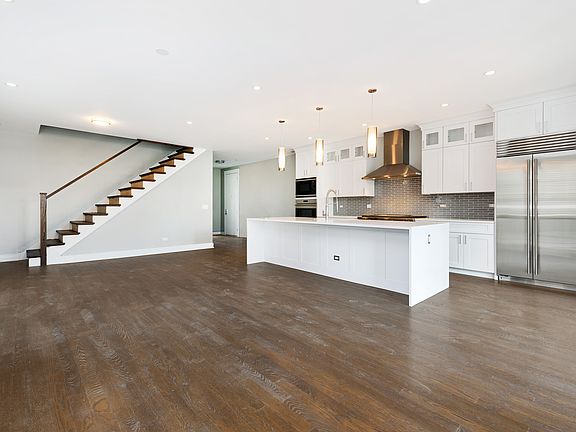 5th image of 647 W Aldine Ave #Penthouse
