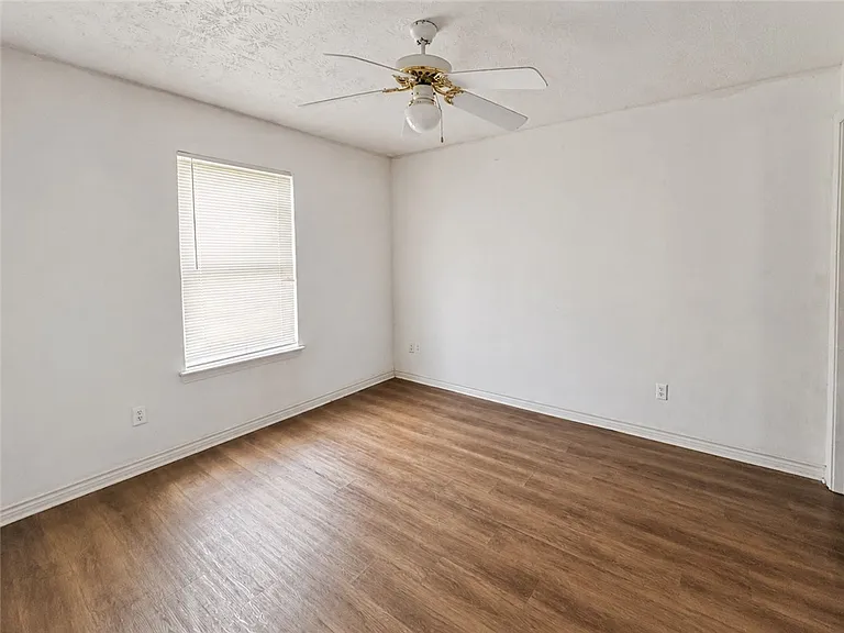 816 Azalea Ct — Photo 6