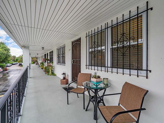 3rd image of 4700 N Flagler Dr APT 205