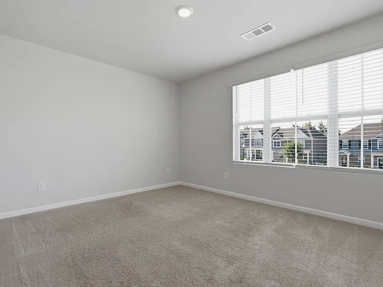 129 Cecil Rd — Photo 15