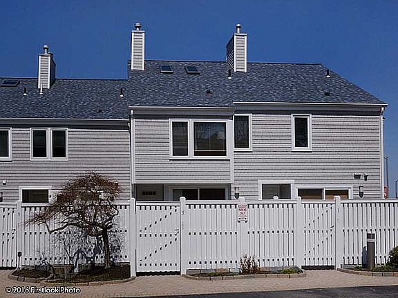 2nd image of 5 Courtway St #5