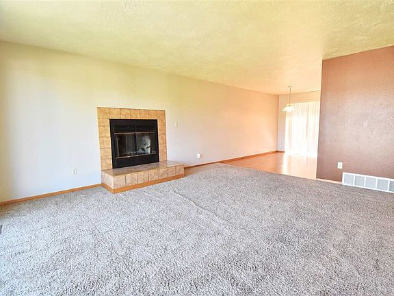 3rd image of 4018 E Montgomery Ave