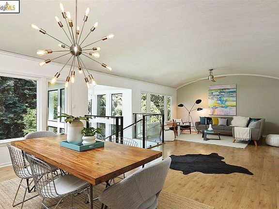 3rd image of 2959 Burdeck Dr
