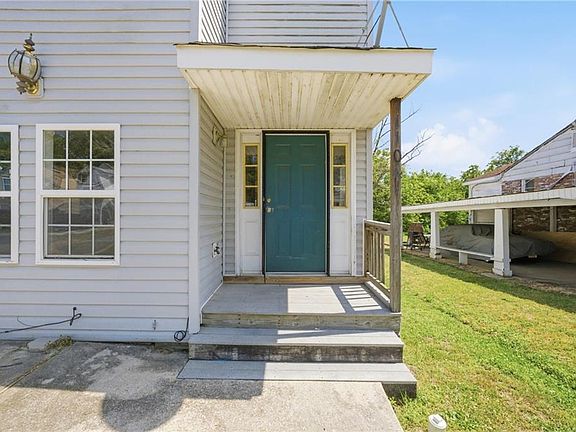4th image of 1104 Railroad Ave