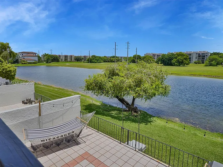 9177 Fontainebleau Blvd #3 — Photo 27