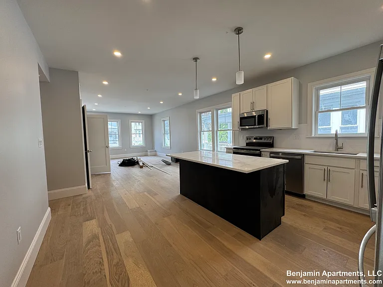 51 Fairbanks St #10 — Photo 1