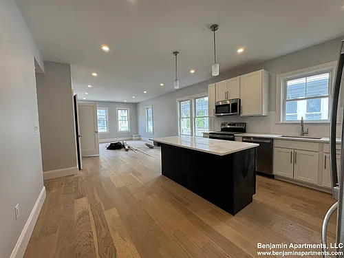 51 Fairbanks St #10 Photo 1
