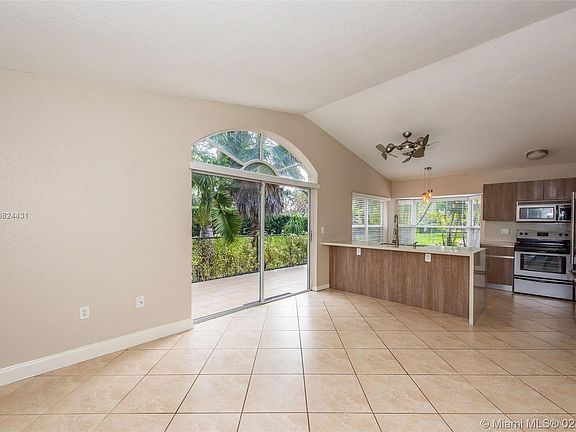 5th image of 401 NW 187th Ave