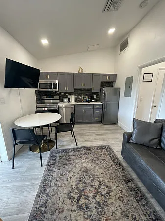 1550 Argyle Dr #4 — Photo 4