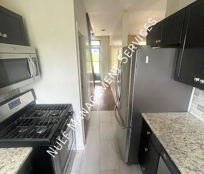 358 Pointview Rd — Photo 3