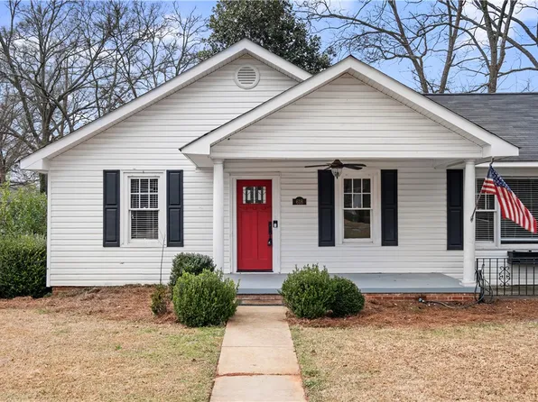 618 N 10th St, Opelika, AL 36801