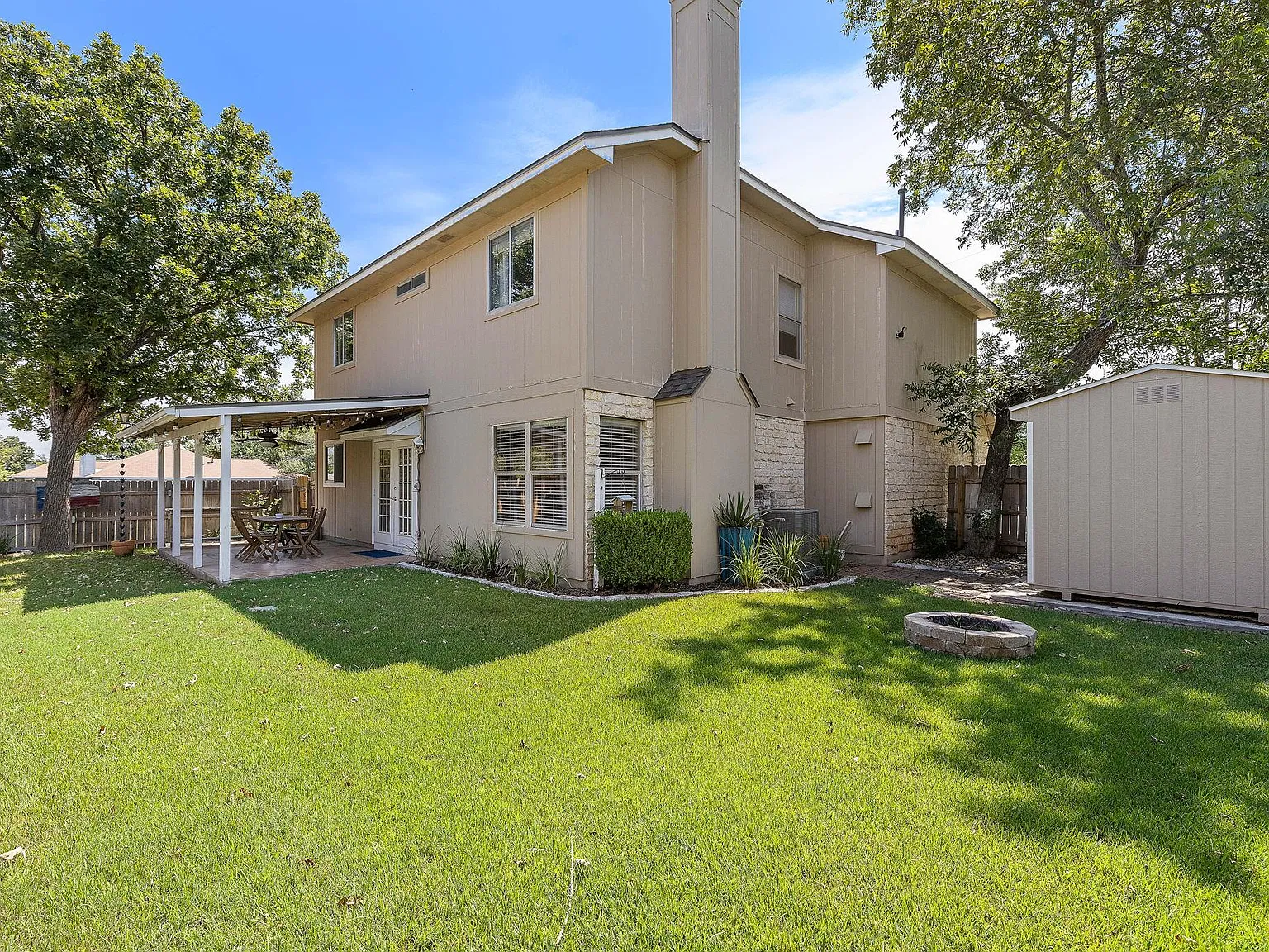 3 bed, 2.5 bath, 1636 sqft, $2,075 — Photo 4