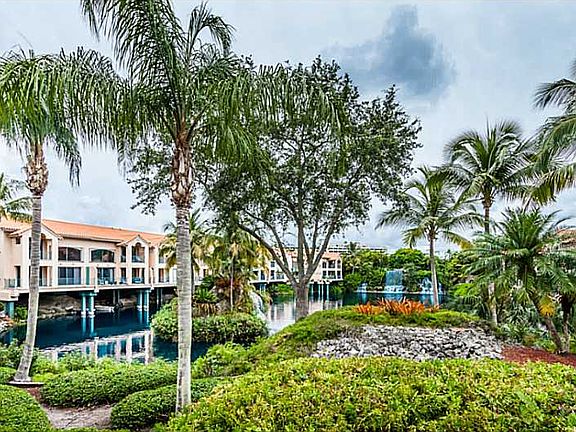 Breathtaking Swan Lake Townhome!