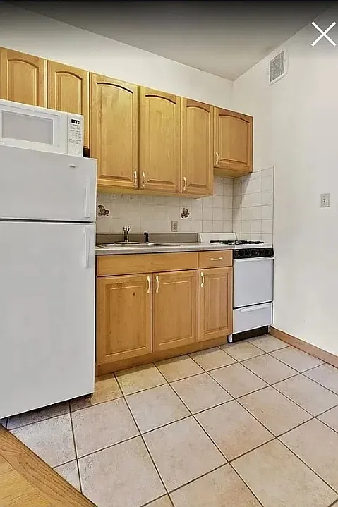 1798 Third Avenue — Photo 3