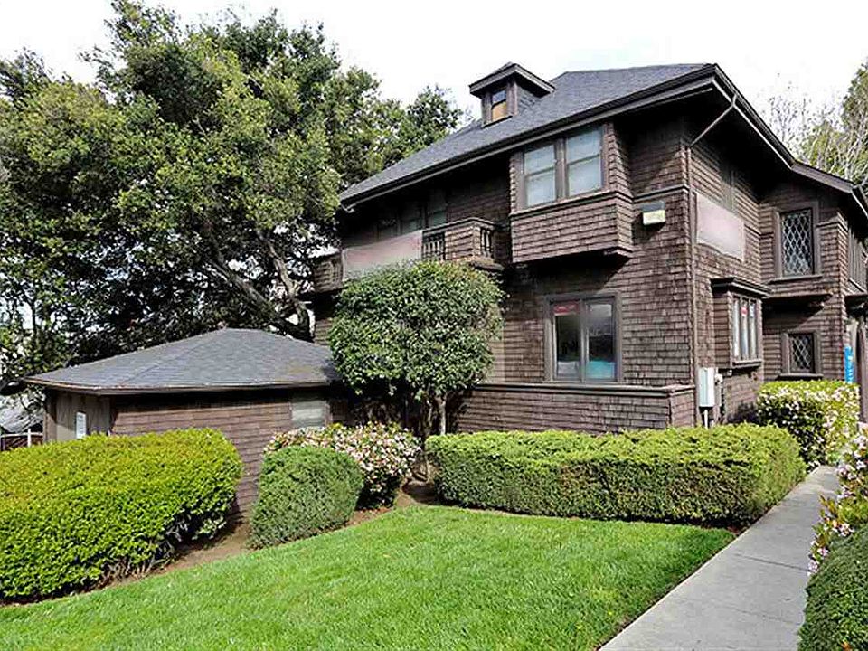 1st image of 400 34th St