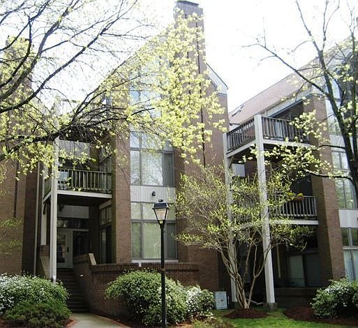 Welcome to 696 Mowbray Arch